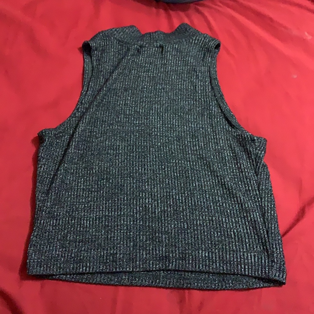 crop top - Picture 2 of 2